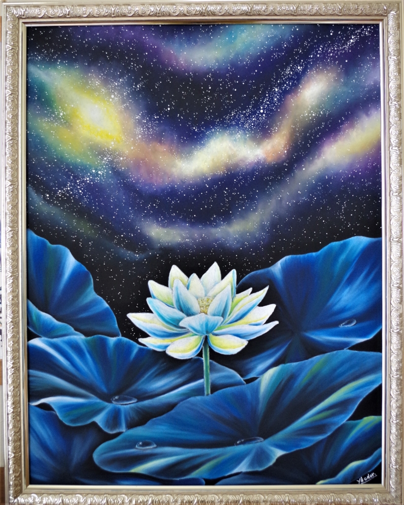 チョークアートで描いた蓮の花と宇宙
